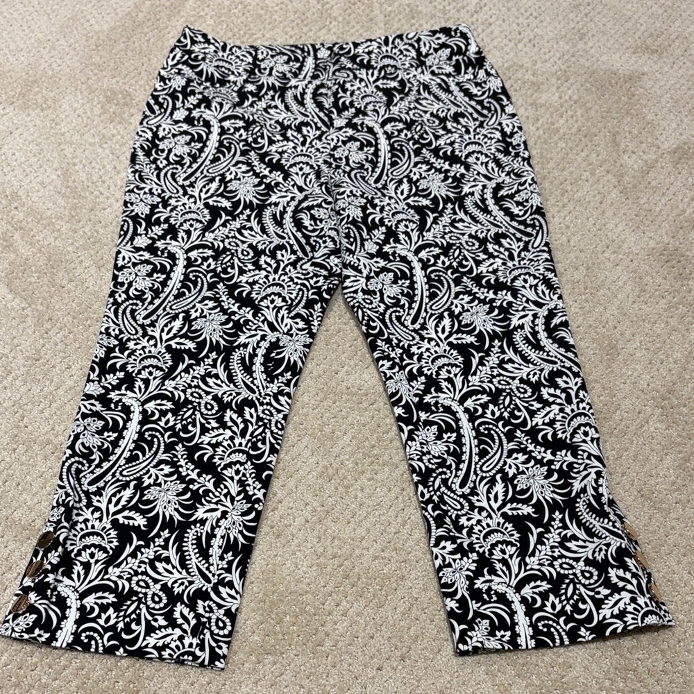 Soft Surroundings Black and White Floral crop Pants with pockets never worn